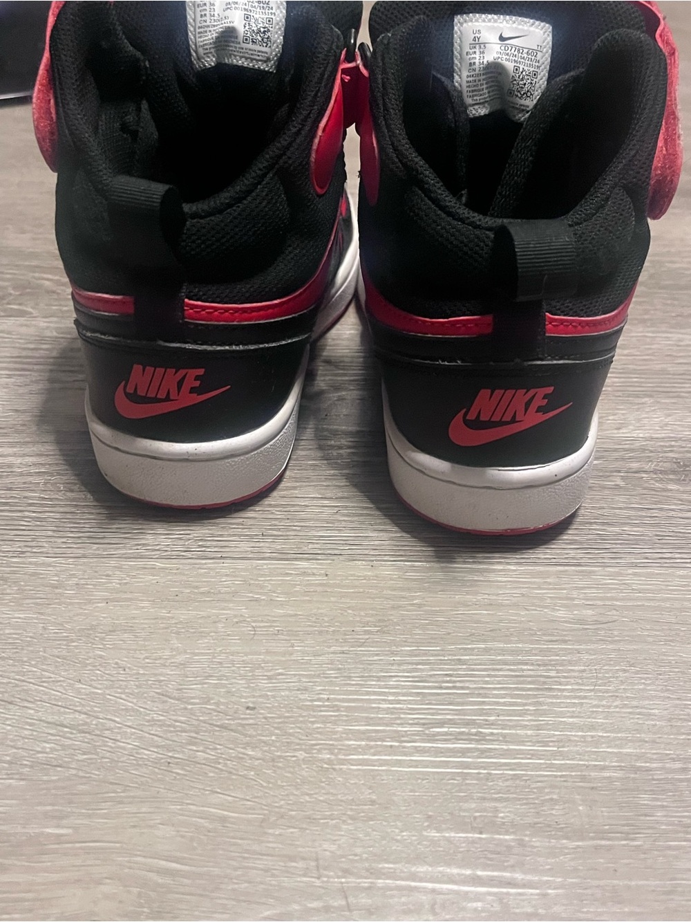 Nike Kids’ High-Top Sneakers in Red and Black Size 4Y - Picture 8 of 11